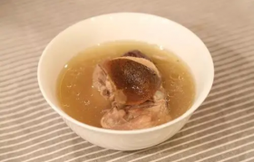 陈皮食谱：陈皮加姜煲乌鸡汤！