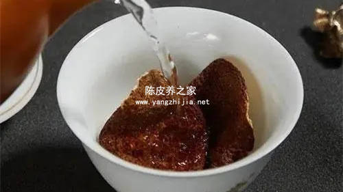 发烧能用陈皮艾草干姜甘草熬水喝吗  3