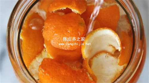 新鲜的橘子皮可以泡水喝吗  1