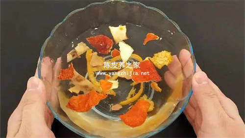 新鲜的橘子皮可以泡水喝吗  4