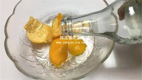 橘子泡过保鲜剂一个月后能使用橘子皮吗  3