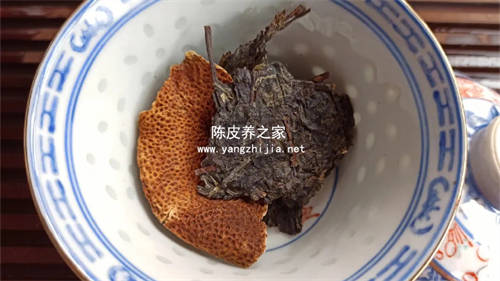 陈皮和白茶泡水喝的功效与作用  2